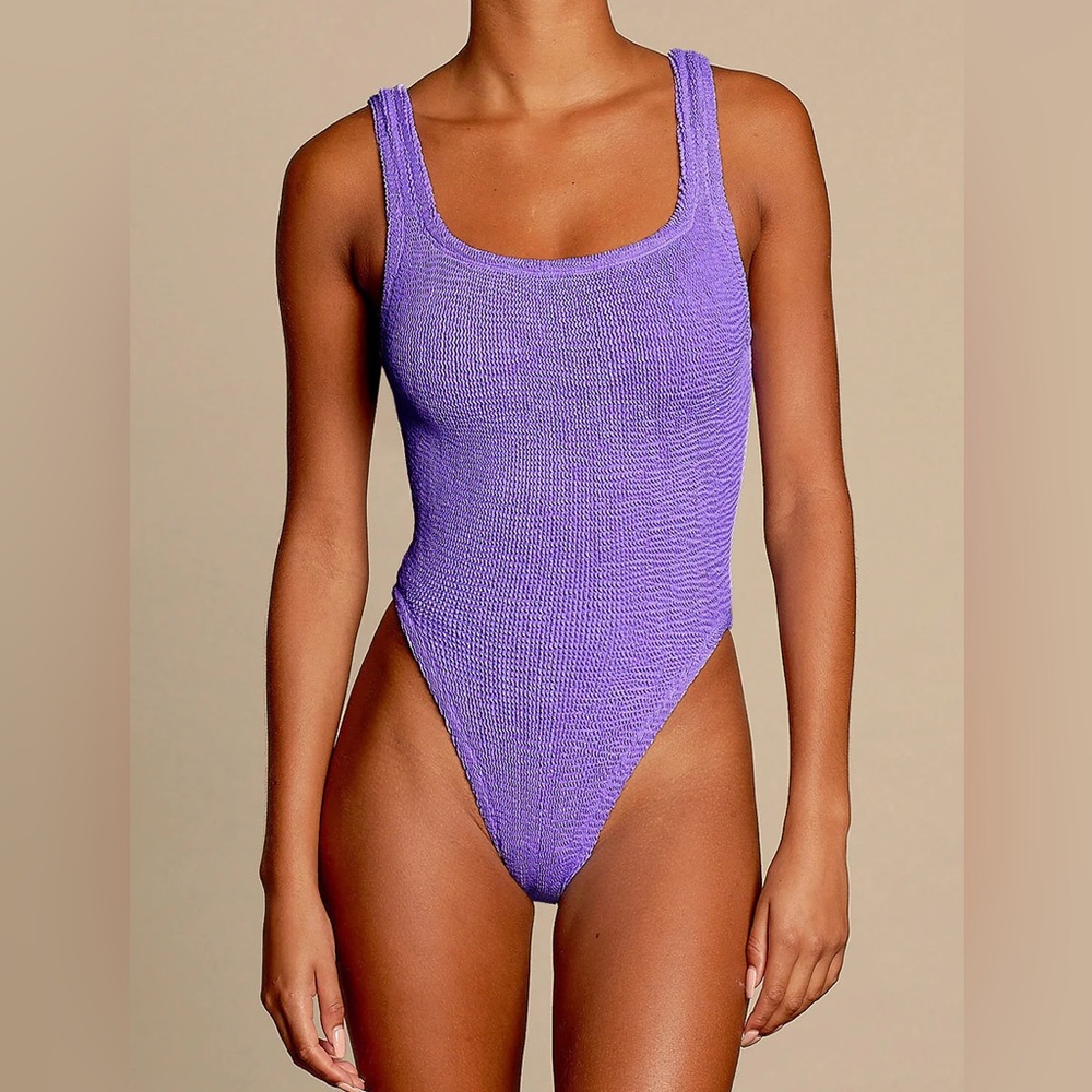 HUNZA G
Coverage Square Neck Original Crinkle swimsuit